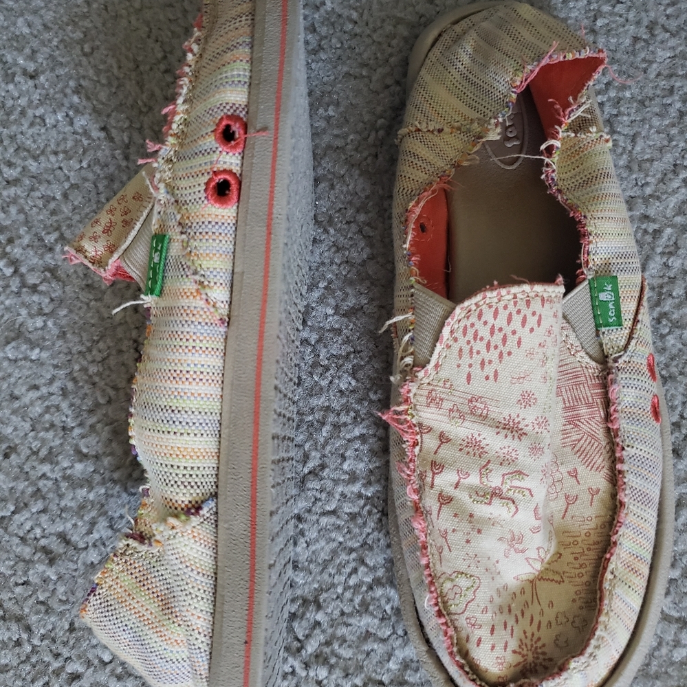 Sanuk slide-ons